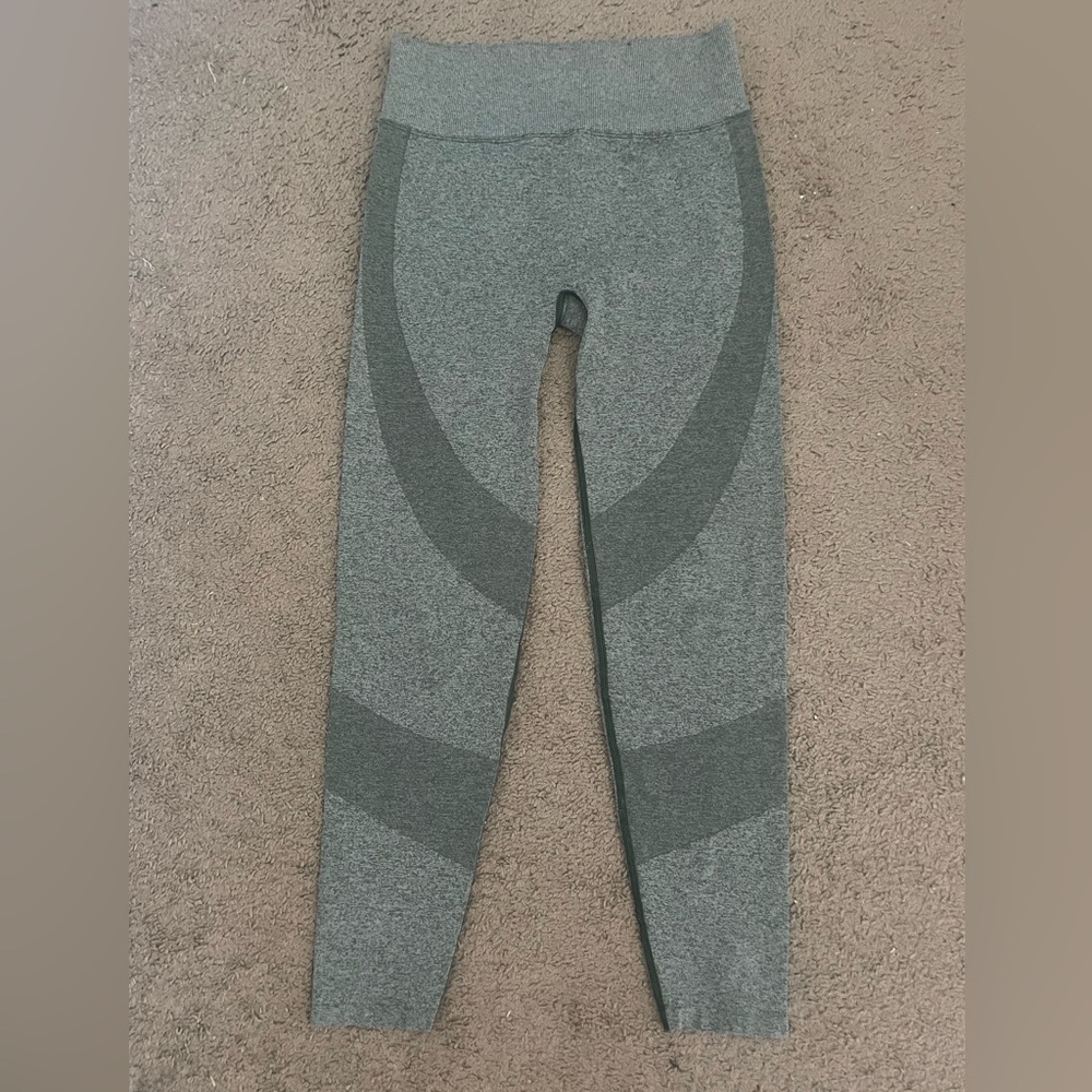 Victoria’s Secret (PINK) Two-Tone Seamless Activewear Leggings, Size M